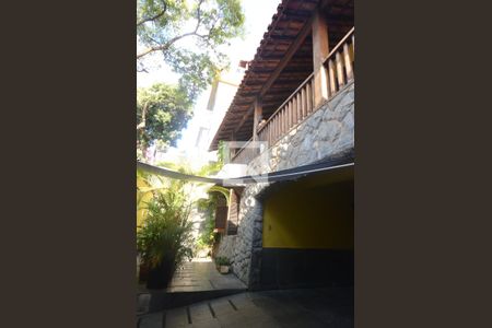 Casa à venda com 264m², 4 quartos e 3 vagasFachada