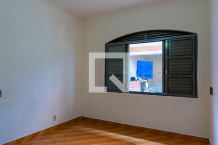 Casa à venda com 450m², 3 quartos e 3 vagas Casa à venda com 450m², 3 quartos e 3 vagasQuarto 2