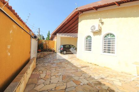 Casa à venda com 240m², 3 quartos e 2 vagas Casa à venda com 240m², 3 quartos e 2 vagasÁrea de serviço
