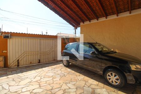 Casa à venda com 240m², 3 quartos e 2 vagas Casa à venda com 240m², 3 quartos e 2 vagasÁrea de serviço