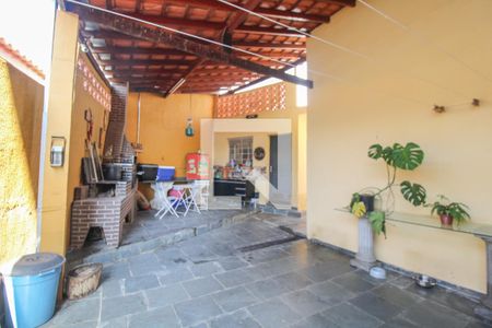 Casa à venda com 240m², 3 quartos e 2 vagas Casa à venda com 240m², 3 quartos e 2 vagasÁrea de serviço