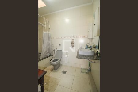 Casa à venda com 240m², 3 quartos e 2 vagas Casa à venda com 240m², 3 quartos e 2 vagasBanheiro 1