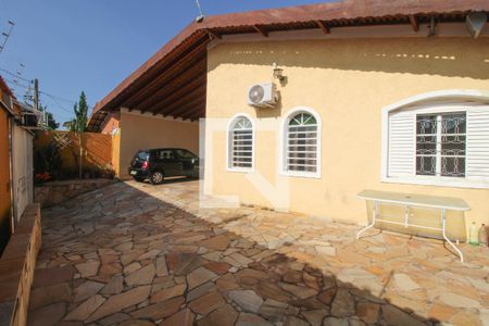Casa à venda com 240m², 3 quartos e 2 vagas Casa à venda com 240m², 3 quartos e 2 vagasÁrea de serviço