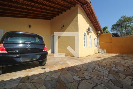 Casa à venda com 240m², 3 quartos e 2 vagas Casa à venda com 240m², 3 quartos e 2 vagasÁrea de serviço