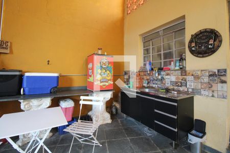 Casa à venda com 240m², 3 quartos e 2 vagas Casa à venda com 240m², 3 quartos e 2 vagasÁrea de serviço