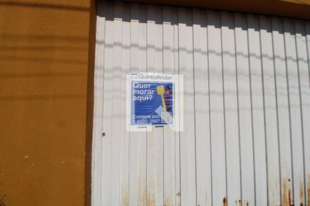 Casa à venda com 240m², 3 quartos e 2 vagas Casa à venda com 240m², 3 quartos e 2 vagasFachada