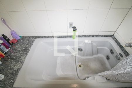 Casa à venda com 240m², 3 quartos e 2 vagas Casa à venda com 240m², 3 quartos e 2 vagasBanheiro 1