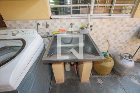 Casa à venda com 240m², 3 quartos e 2 vagas Casa à venda com 240m², 3 quartos e 2 vagasÁrea de serviço