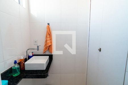 Casa à venda com 170m², 2 quartos e 2 vagas Casa à venda com 170m², 2 quartos e 2 vagasBanheiro