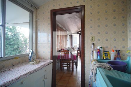 Casa à venda com 450m², 4 quartos e 3 vagas Casa à venda com 450m², 4 quartos e 3 vagasÁrea de Serviço