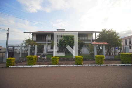 Casa à venda com 450m², 4 quartos e 5 vagas Casa à venda com 450m², 4 quartos e 5 vagasFachada