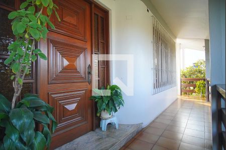 Casa à venda com 450m², 4 quartos e 5 vagas Casa à venda com 450m², 4 quartos e 5 vagasEntrada