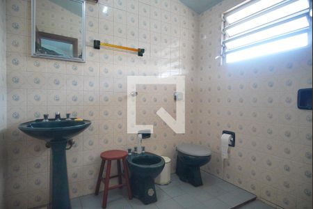 Casa à venda com 450m², 4 quartos e 5 vagas Casa à venda com 450m², 4 quartos e 5 vagasBanheiro da Suíte 4