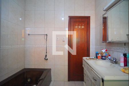 Casa à venda com 450m², 4 quartos e 5 vagas Casa à venda com 450m², 4 quartos e 5 vagasBanheiro da Suíte 2