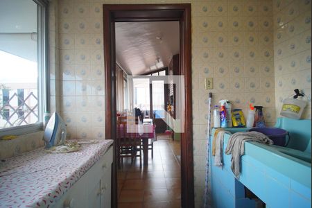 Casa à venda com 450m², 4 quartos e 5 vagas Casa à venda com 450m², 4 quartos e 5 vagasÁrea de Serviço