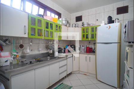 Casa à venda com 450m², 4 quartos e 5 vagas Casa à venda com 450m², 4 quartos e 5 vagasCozinha