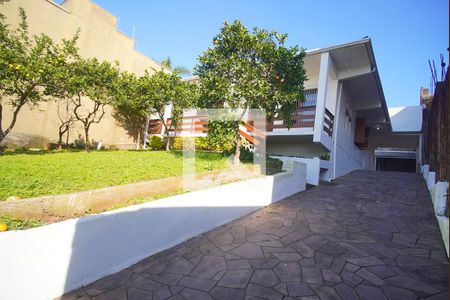 Casa à venda com 416m², 4 quartos e 2 vagas Casa à venda com 416m², 4 quartos e 2 vagasQuintal