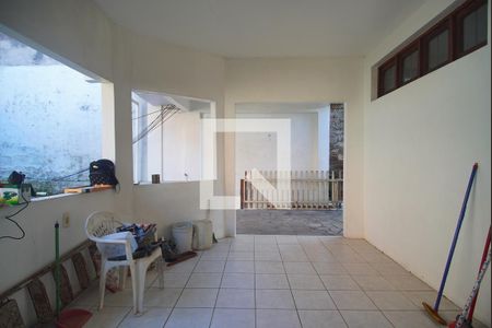 Casa à venda com 416m², 4 quartos e 2 vagas Casa à venda com 416m², 4 quartos e 2 vagasÁrea de Serviço 2