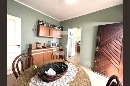 Casa à venda com 465m², 5 quartos e 6 vagas Casa à venda com 465m², 5 quartos e 6 vagasSala de Jantar