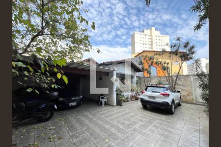 Casa à venda com 465m², 5 quartos e 6 vagas Casa à venda com 465m², 5 quartos e 6 vagasGaragem