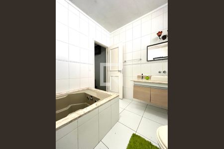 Casa à venda com 465m², 5 quartos e 6 vagas Casa à venda com 465m², 5 quartos e 6 vagasBanheiro da Suíte