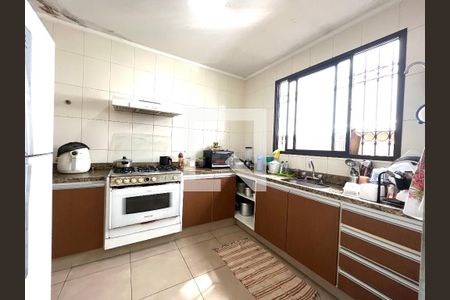 Casa à venda com 465m², 5 quartos e 6 vagas Casa à venda com 465m², 5 quartos e 6 vagasCozinha