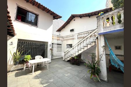 Casa à venda com 465m², 5 quartos e 6 vagas Casa à venda com 465m², 5 quartos e 6 vagasÁrea externa