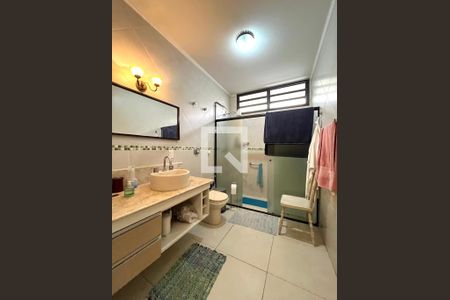 Casa à venda com 465m², 5 quartos e 6 vagas Casa à venda com 465m², 5 quartos e 6 vagasBanheiro Corredor