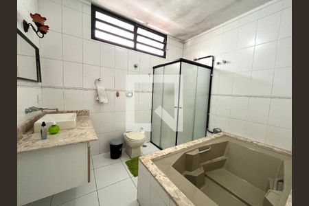 Casa à venda com 465m², 5 quartos e 6 vagas Casa à venda com 465m², 5 quartos e 6 vagasBanheiro da Suíte
