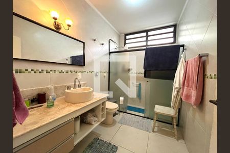 Casa à venda com 465m², 5 quartos e 6 vagas Casa à venda com 465m², 5 quartos e 6 vagasBanheiro Corredor