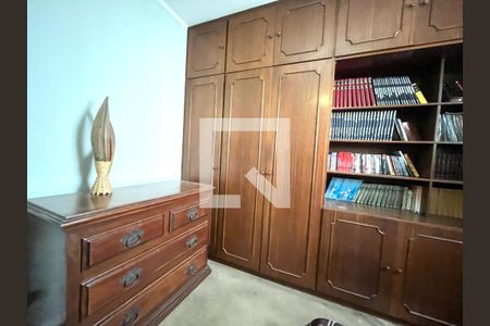 Casa à venda com 465m², 5 quartos e 6 vagas Casa à venda com 465m², 5 quartos e 6 vagasQuarto 3