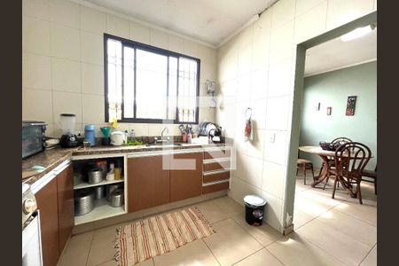 Casa à venda com 465m², 5 quartos e 6 vagas Casa à venda com 465m², 5 quartos e 6 vagasCozinha