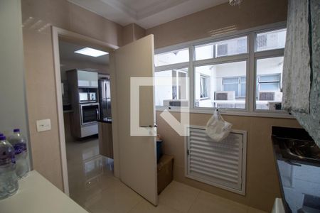 Apartamento à venda com 161m², 3 quartos e 3 vagas Apartamento à venda com 161m², 3 quartos e 3 vagasÁrea de Serviço