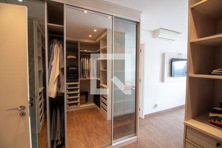 Apartamento à venda com 161m², 3 quartos e 3 vagas Apartamento à venda com 161m², 3 quartos e 3 vagasCloset da suíte 3