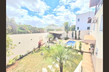 Casa à venda com 287m², 5 quartos e 4 vagas Casa à venda com 287m², 5 quartos e 4 vagasQuintal