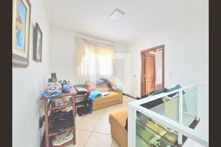 Casa à venda com 287m², 5 quartos e 4 vagas Casa à venda com 287m², 5 quartos e 4 vagasHall segundo andar