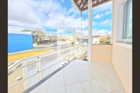 Casa à venda com 287m², 5 quartos e 4 vagas Casa à venda com 287m², 5 quartos e 4 vagasVaranda segundo andar