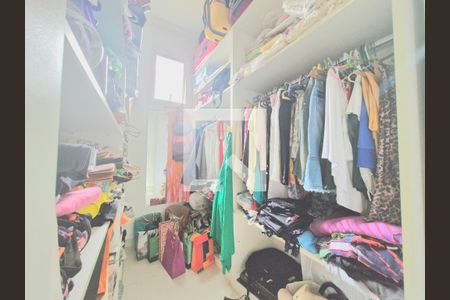 Casa à venda com 287m², 5 quartos e 4 vagas Casa à venda com 287m², 5 quartos e 4 vagasCloset suíte 1