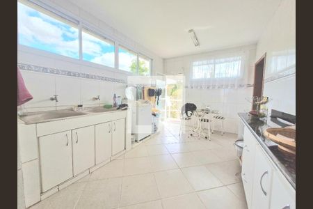 Casa à venda com 287m², 5 quartos e 4 vagas Casa à venda com 287m², 5 quartos e 4 vagasÁrea de serviço