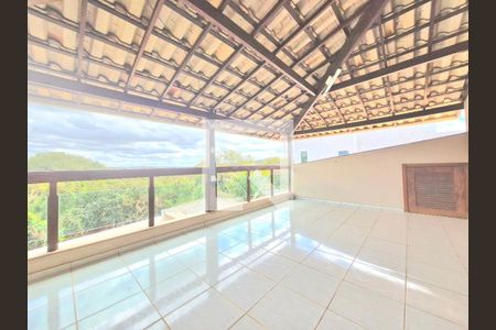 Casa à venda com 287m², 5 quartos e 4 vagas Casa à venda com 287m², 5 quartos e 4 vagasVaranda suíte 2