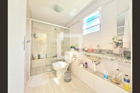 Casa à venda com 287m², 5 quartos e 4 vagas Casa à venda com 287m², 5 quartos e 4 vagasBanheiro social 2