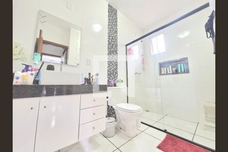 Casa à venda com 287m², 5 quartos e 4 vagas Casa à venda com 287m², 5 quartos e 4 vagasBanheiro da Suíte 1