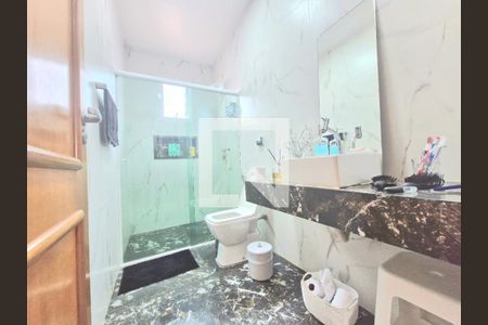 Casa à venda com 287m², 5 quartos e 4 vagas Casa à venda com 287m², 5 quartos e 4 vagasBanheiro social 1