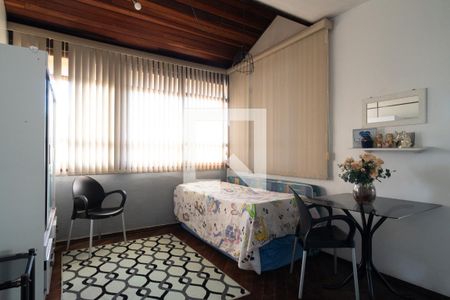 Casa à venda com 228m², 5 quartos e 3 vagasQuarto 5