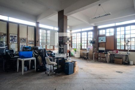 Casa à venda com 228m², 5 quartos e 3 vagasSalão de Festas