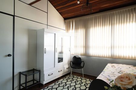 Casa à venda com 228m², 5 quartos e 3 vagasQuarto 5