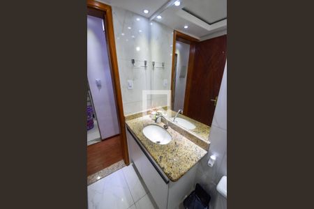 Apartamento à venda com 58m², 2 quartos e 1 vaga Apartamento à venda com 58m², 2 quartos e 1 vagaBanheiro