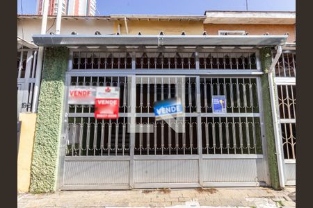 Casa à venda com 200m², 3 quartos e 2 vagas Casa à venda com 200m², 3 quartos e 2 vagasFachada
