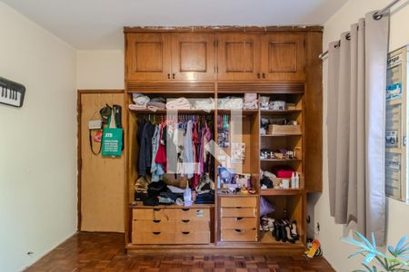 Casa à venda com 250m², 3 quartos e 4 vagas Casa à venda com 250m², 3 quartos e 4 vagasQuarto 2