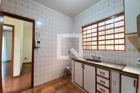 Casa à venda com 169m², 2 quartos e 3 vagas Casa à venda com 169m², 2 quartos e 3 vagasCozinha